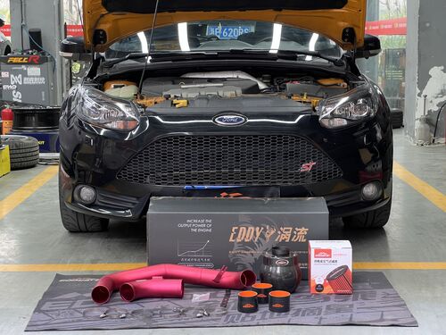 trường hợp công ty mới nhất về 2014 Ford Focus ST 2.0T nâng cấp bộ chứa nguyên tử sợi cacbon EDDYSTAR